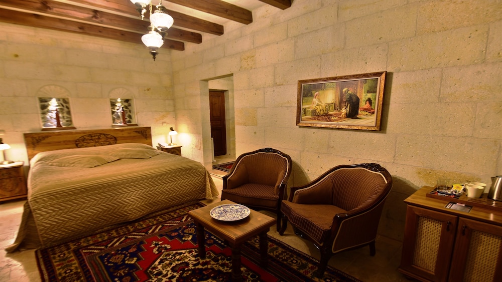 Harman Cave Hotel 16/78