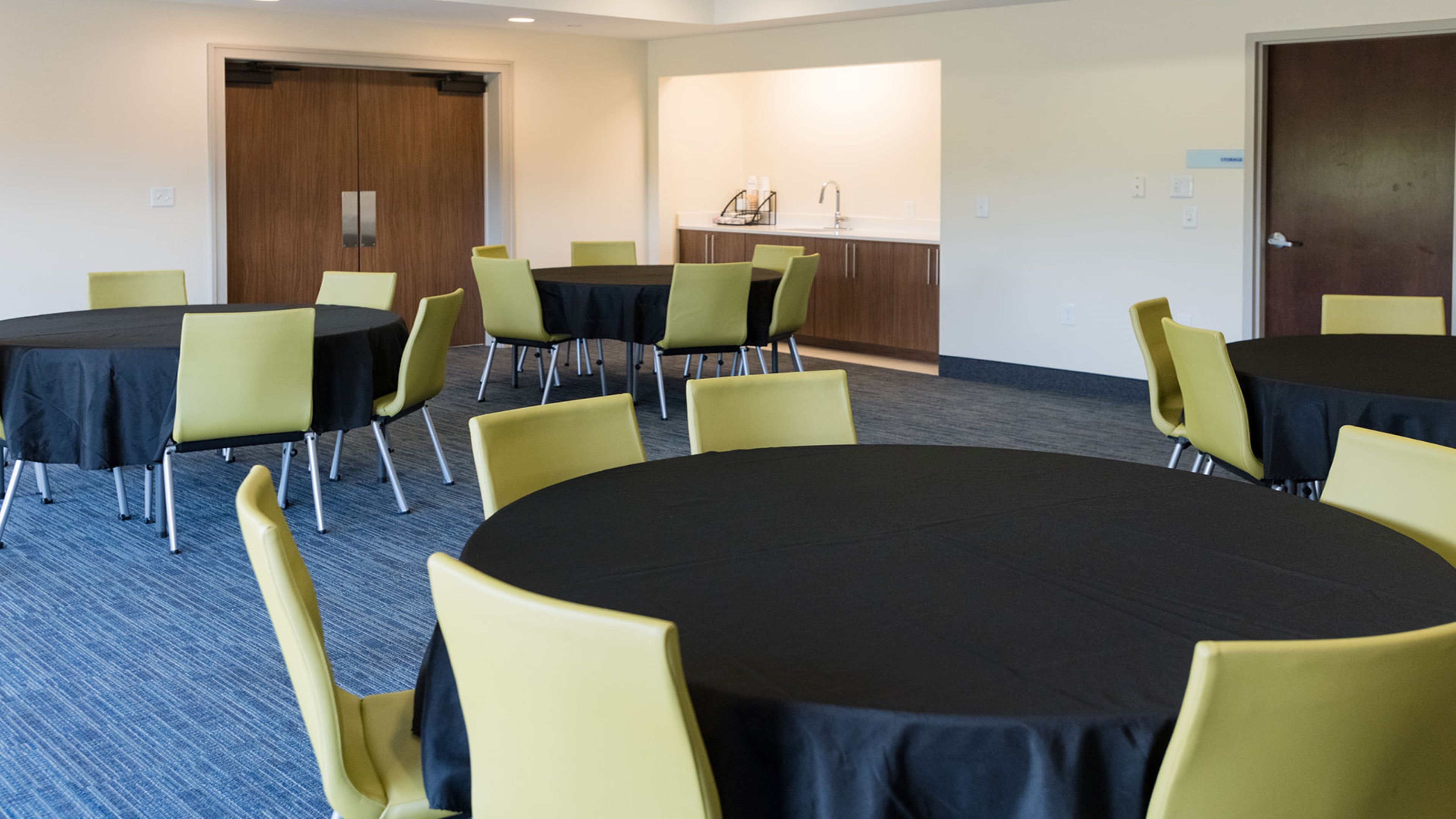 Holiday Inn Express Hotel Suites Lexington Nw the Vineyard 42/50