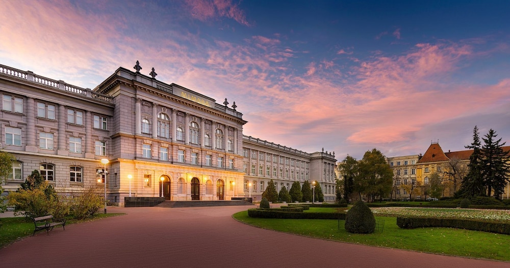 Laguna Zagreb in ZAGREB