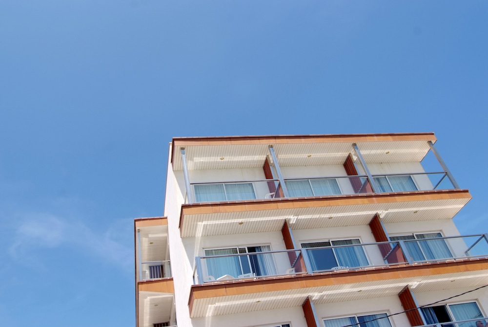 Clumba Hotel 2/50
