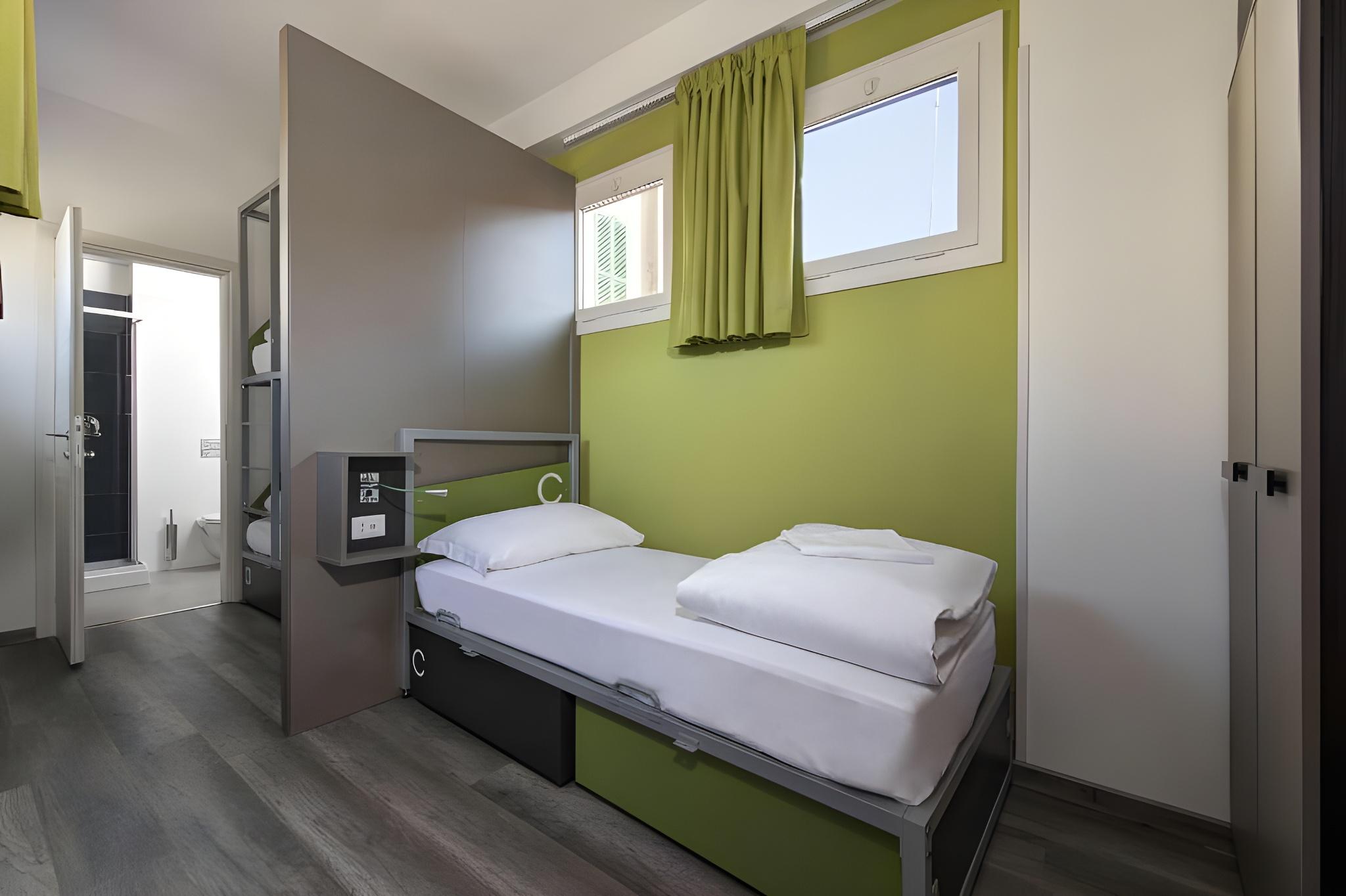 Female Dorm, Female Only, 3 People, Single Bed