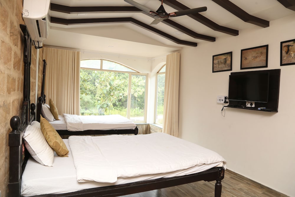 Gir Lion's Paw Resort 8/35