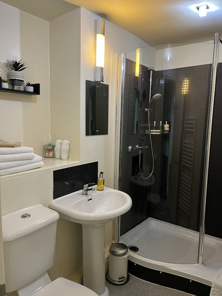 Shaftoes Guest House 42/43