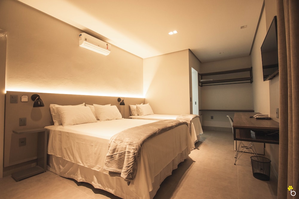 NAIM Hotel 4/18