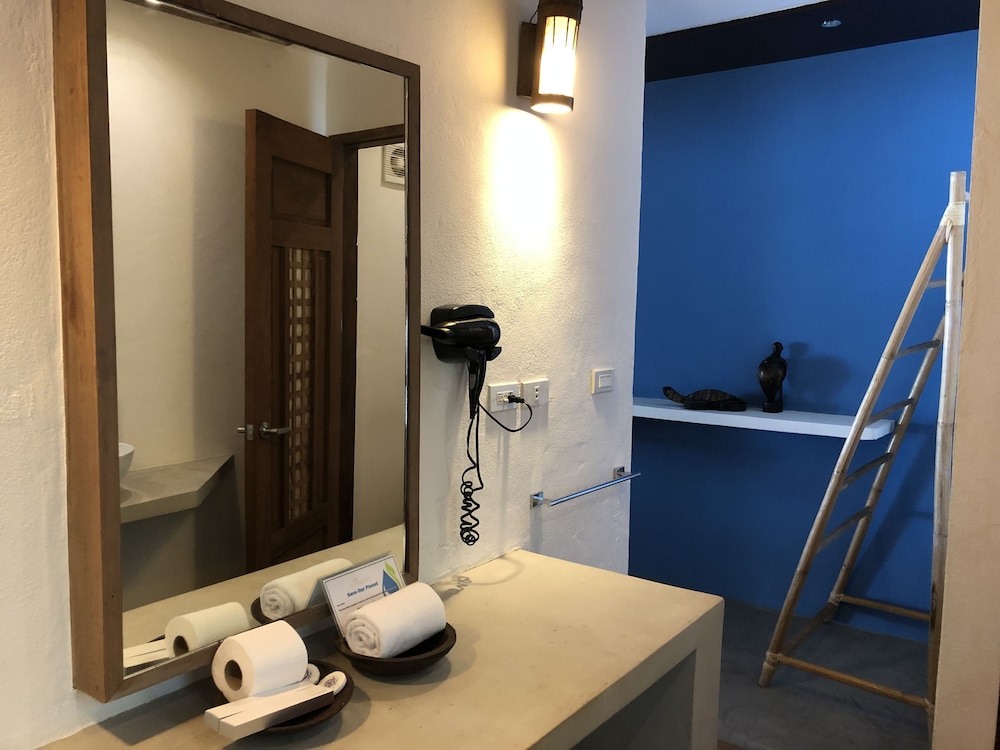 El Nido Mahogany Beach 37/70