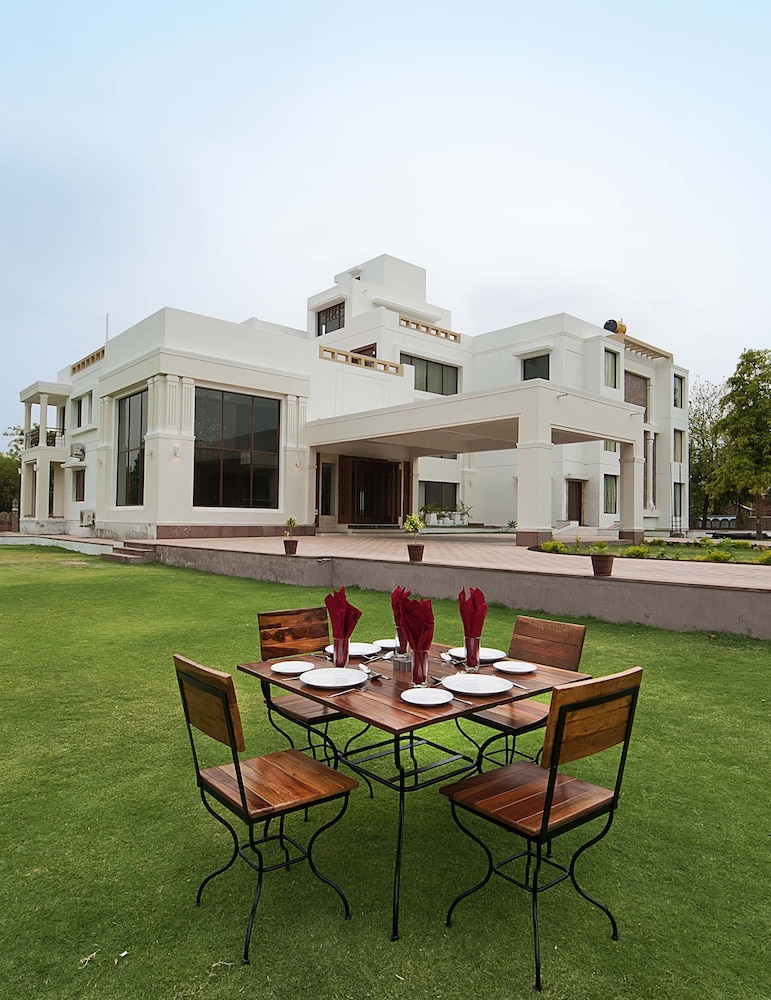 Lariya Resort 45/53