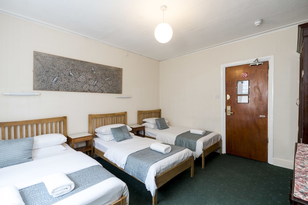 ROOM, TRIPLE, SHARED BATHROOM
