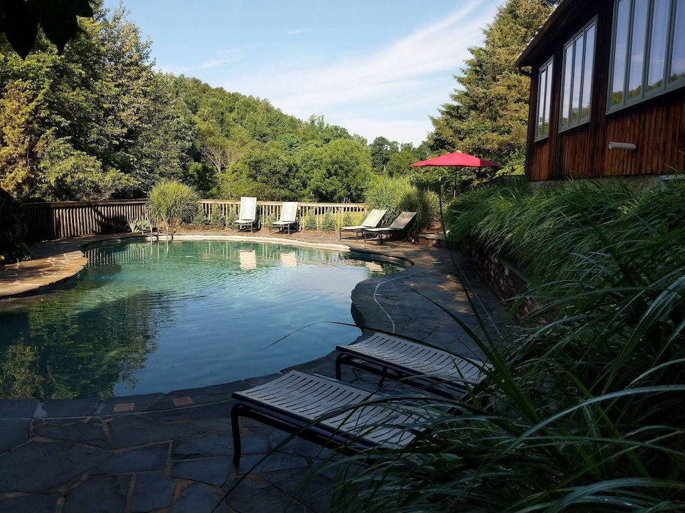 Glasbern Inn 68/72