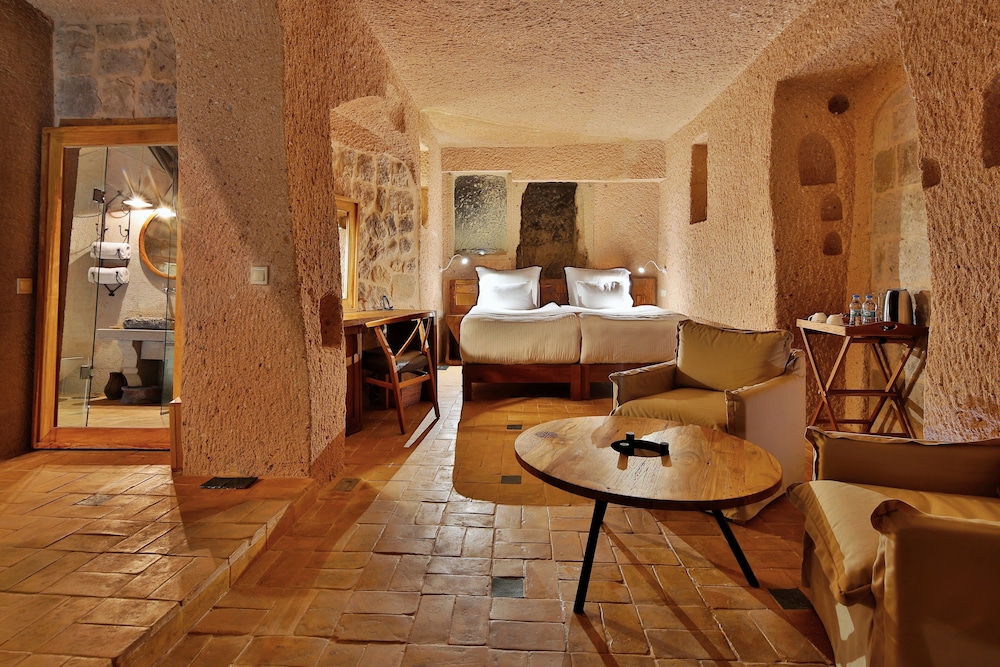 MILLSTONE CAVE SUITES 54/77