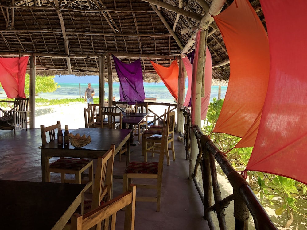 Blue Earth Beach Bungalows 51/72