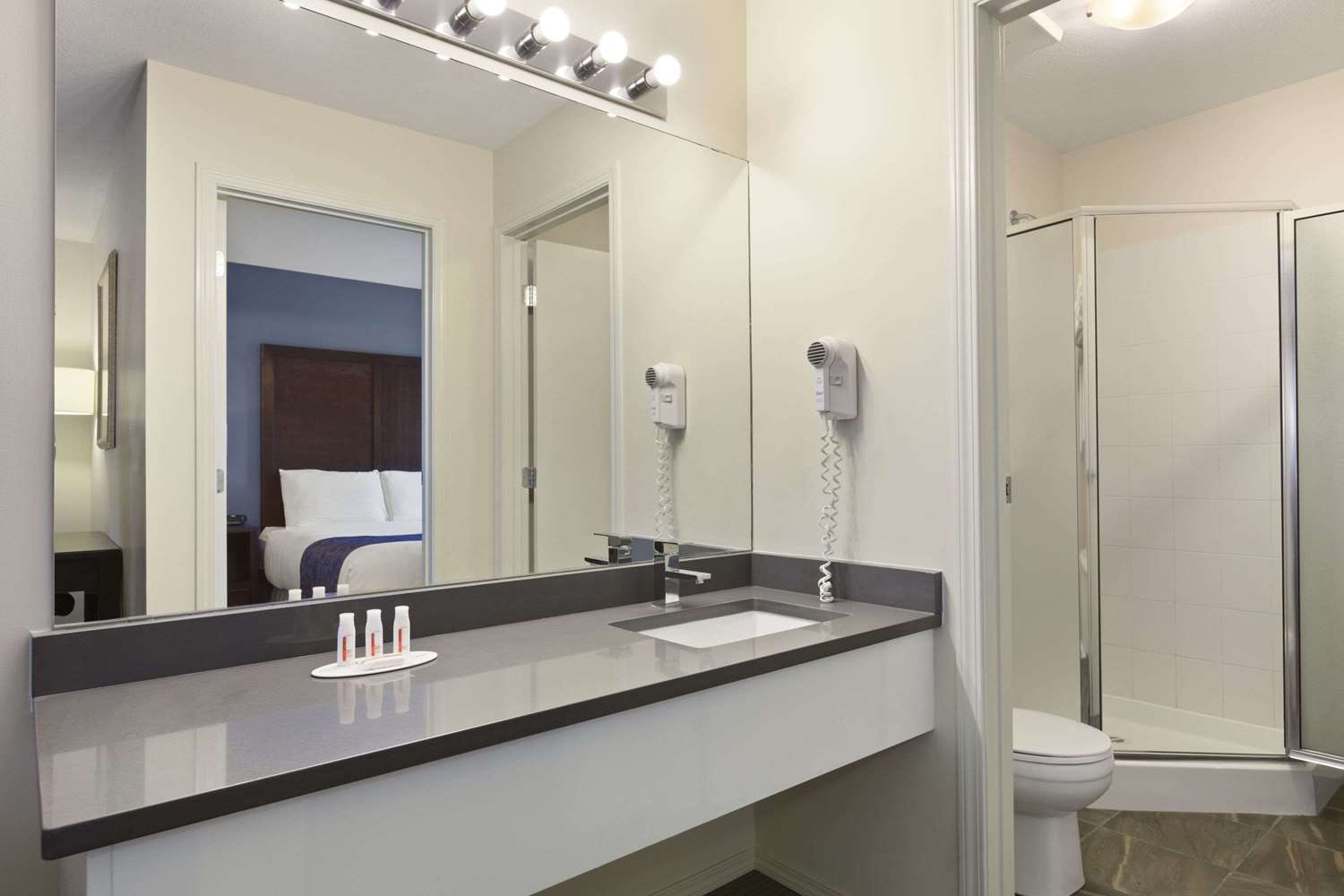 Days Inn By Wyndham Kelowna 37/37