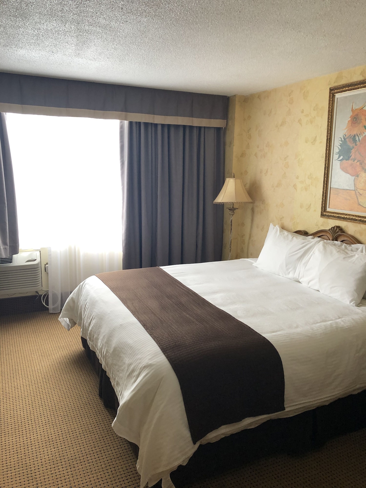 ROOM, KING BED, JETTED TUB, GROUND FLOOR