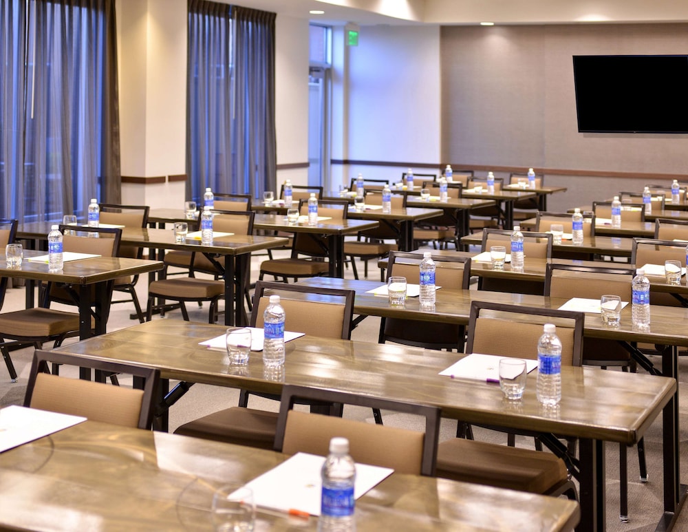 Hyatt Place Garden City 62/69