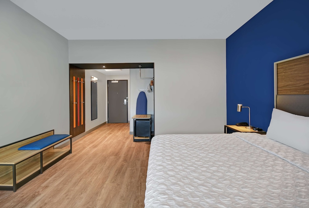 Tru By Hilton Troy Detroit 19/52