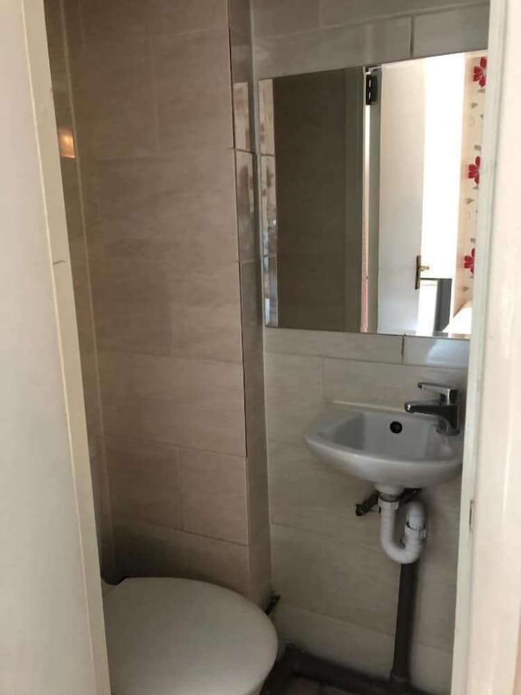 Barking Hotel 24/24