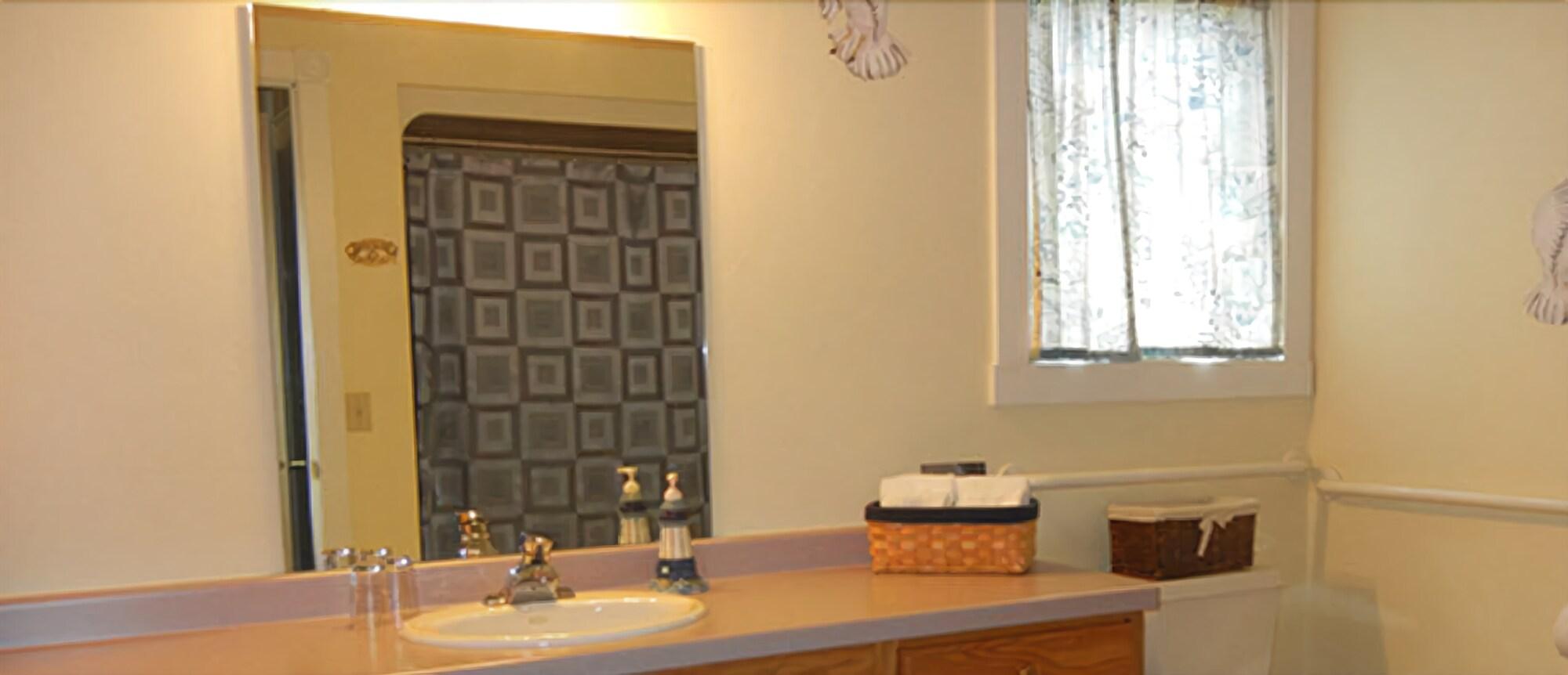 The Feathered Star Bed and Breakfast 2/16