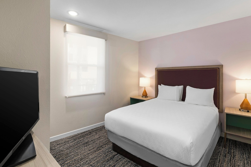 1 Bedroom, Condo, Standard, King Bed, Queen Murphy Bed, Kitchen