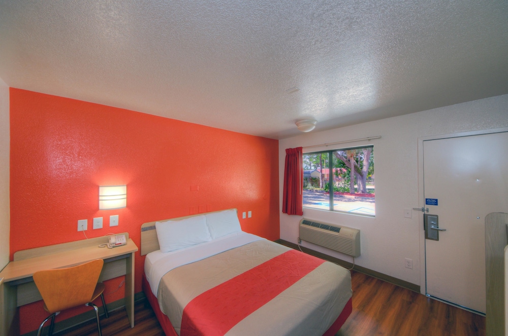 Motel6 Bradenton, FL 35/63