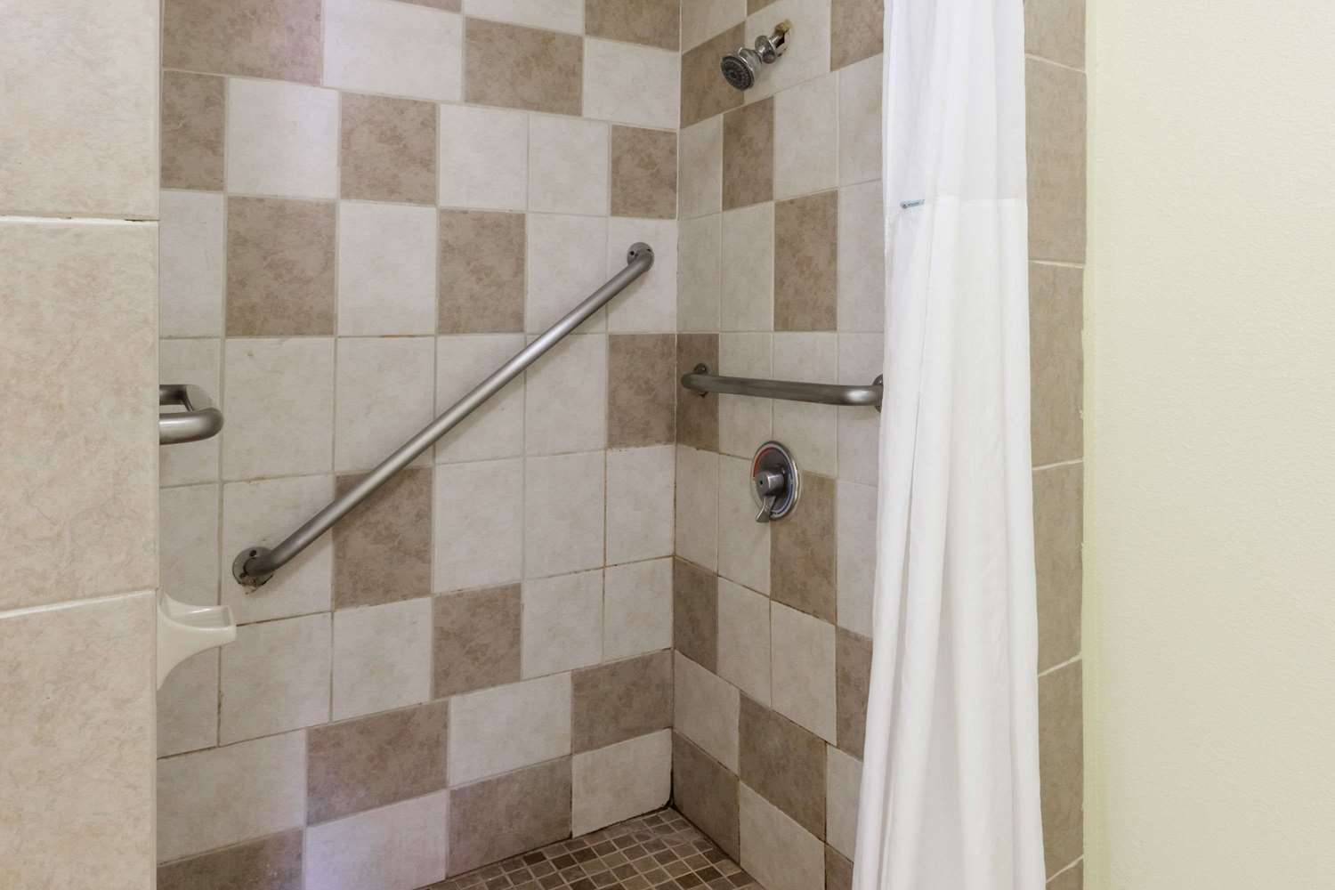 Days Inn by Wyndham Kent - Akron, Ohio 15/15