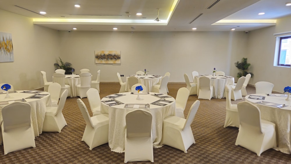 Kingsgate Al Jadaf by Millennium Hotels 34/44