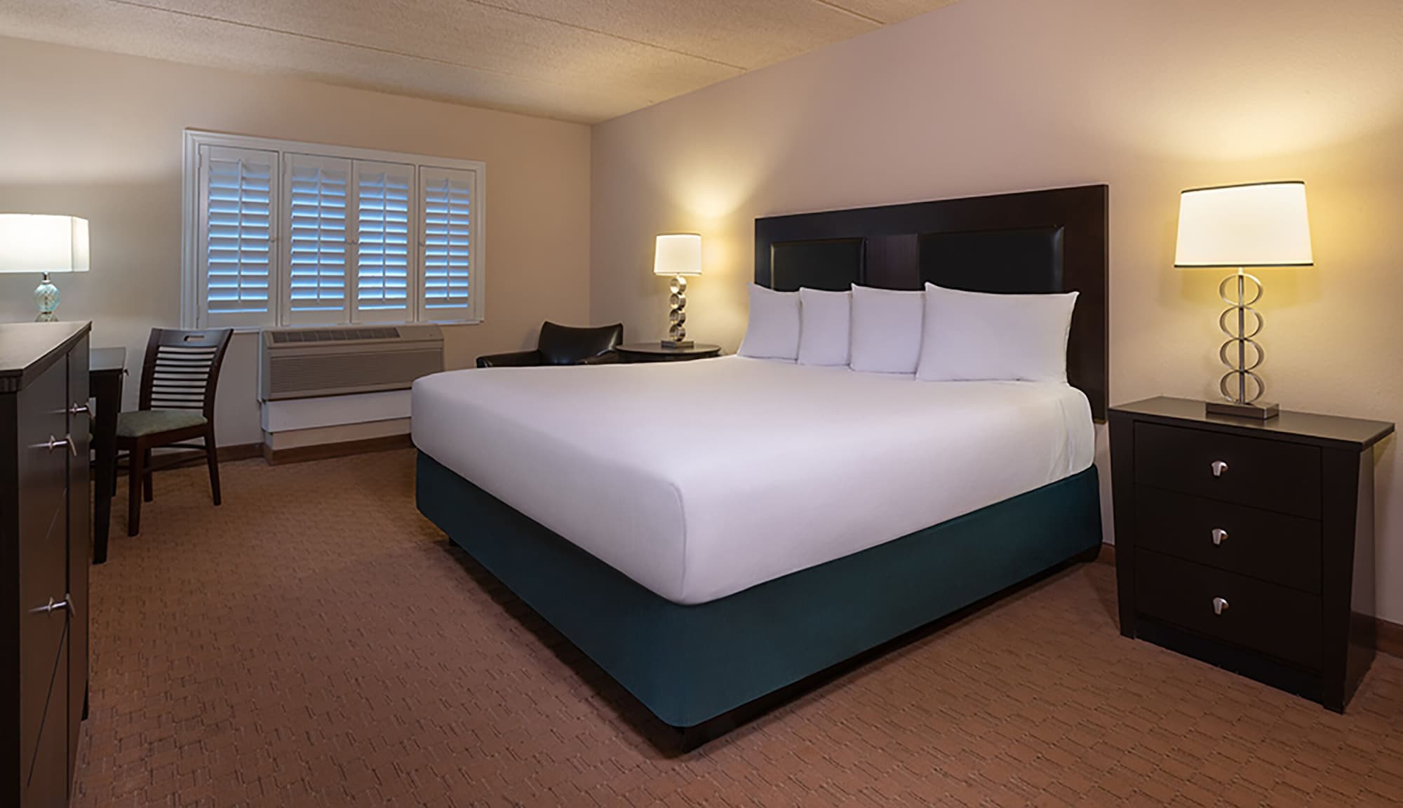 East, Deluxe, King Bed