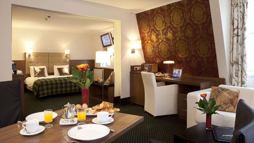 GOLDEN TULIP HOTEL CENTRAL 72/85