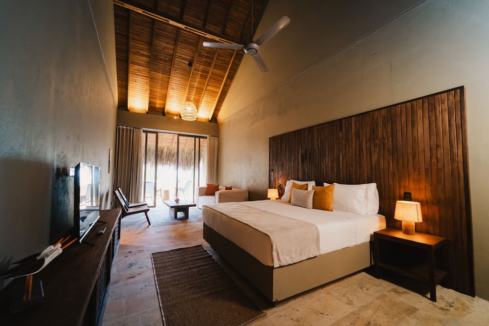 Naio Hotel 7/50