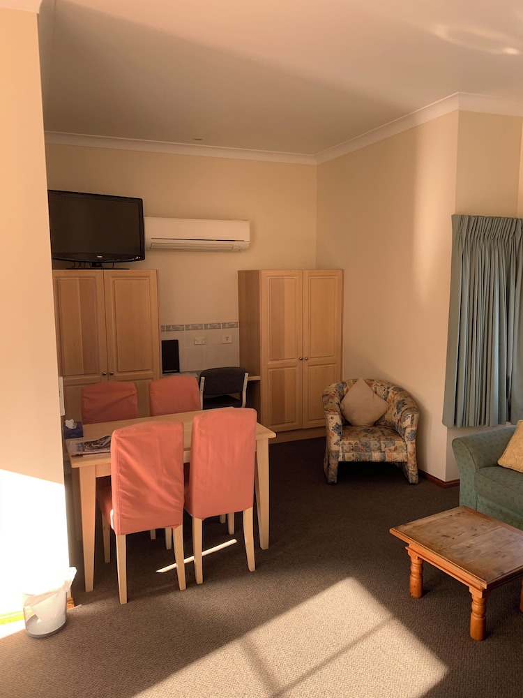 Tanjil Motor Inn 30/48