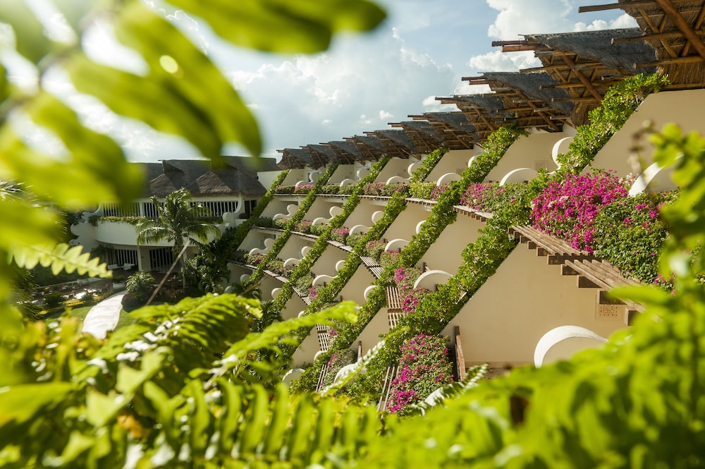 Ambassador At Grand Velas 5/66