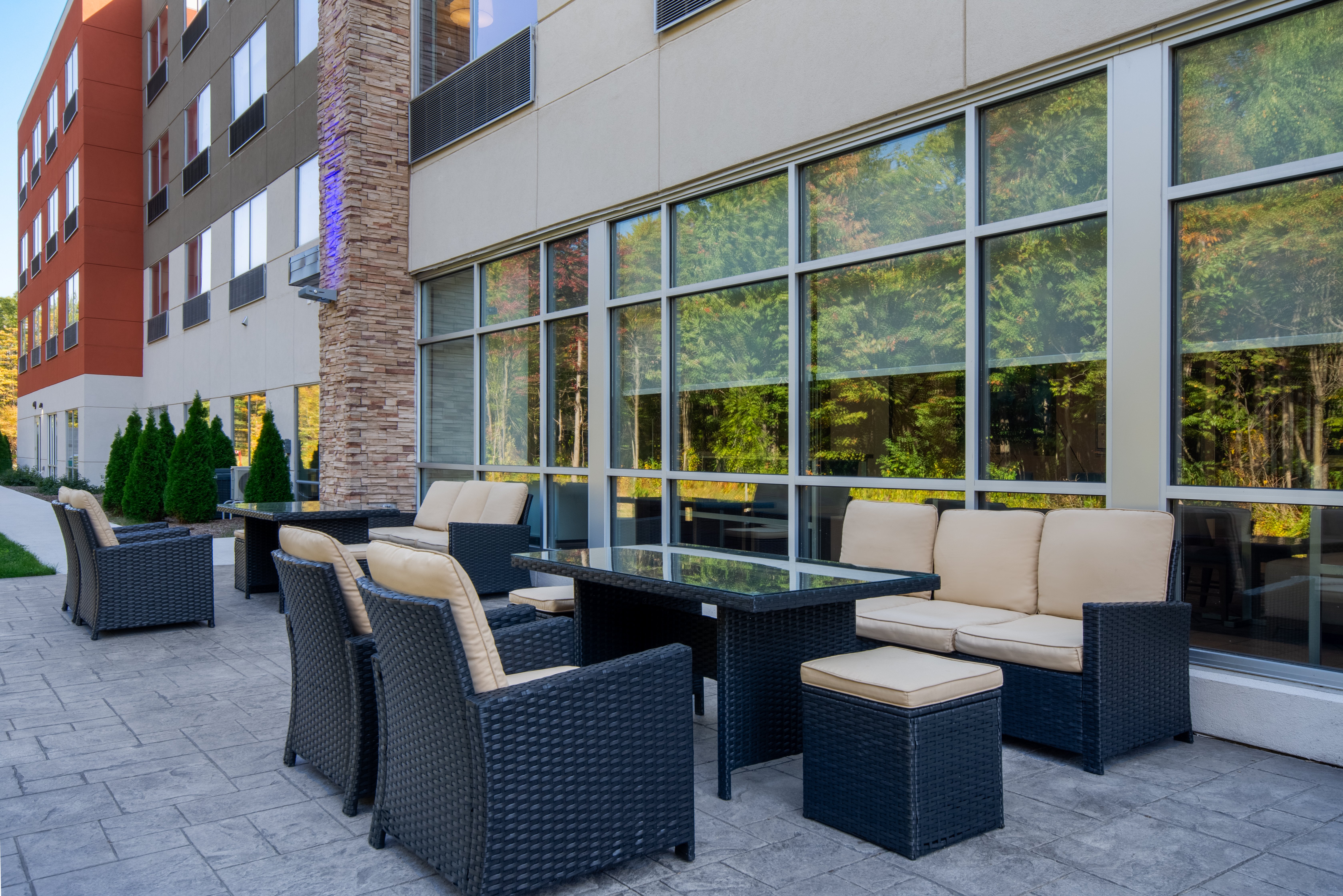 Holiday Inn Express & Suites Muskegon - Grand Haven, an IHG Hotel 24/32