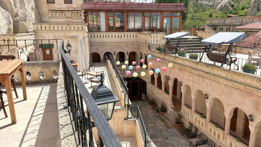 Nature Park Cave Hotel 41/46