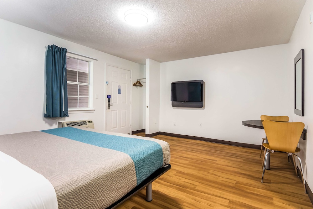 Motel6 Gulf Shores, AL 10/34