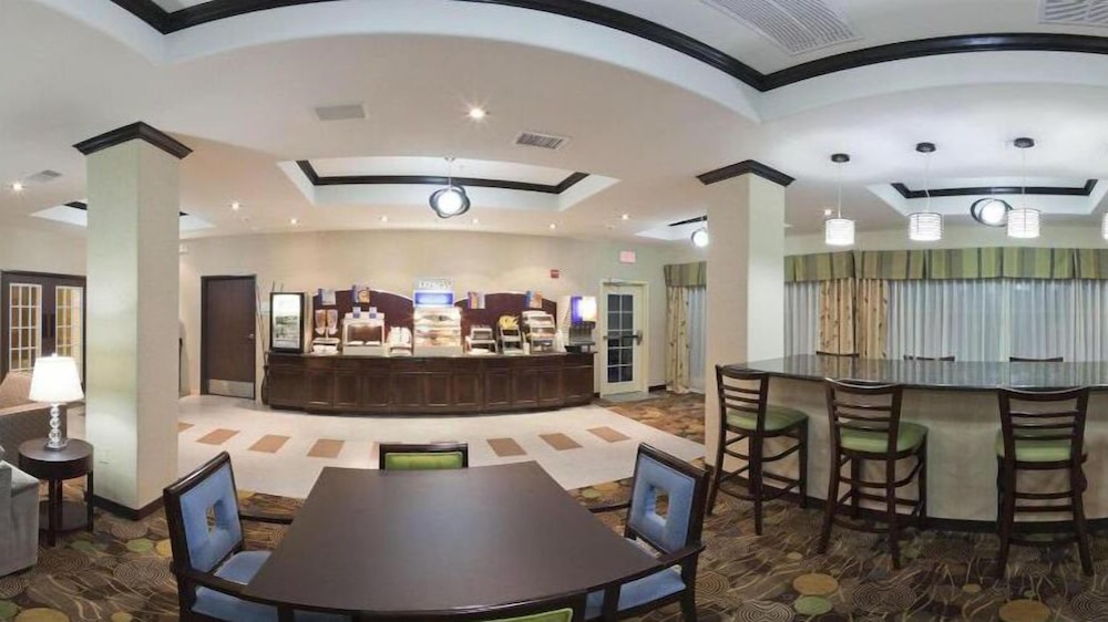 Holiday Inn Express Hotel & Suites Okmulgee 36/55