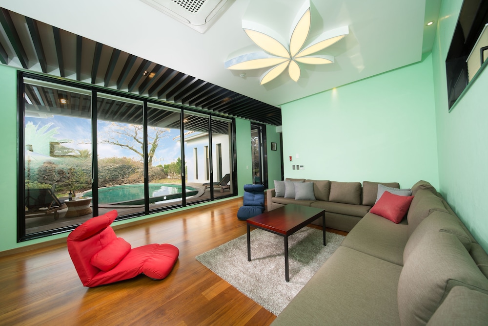 Libentia Hotel and Pool Villa 32/50