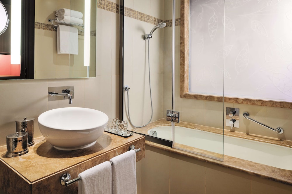 AVANI, EXECUTIVE, SUITE