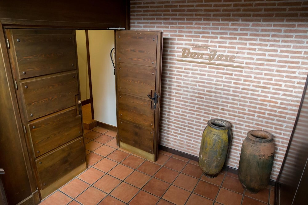 Hostal Torrejon 37/63