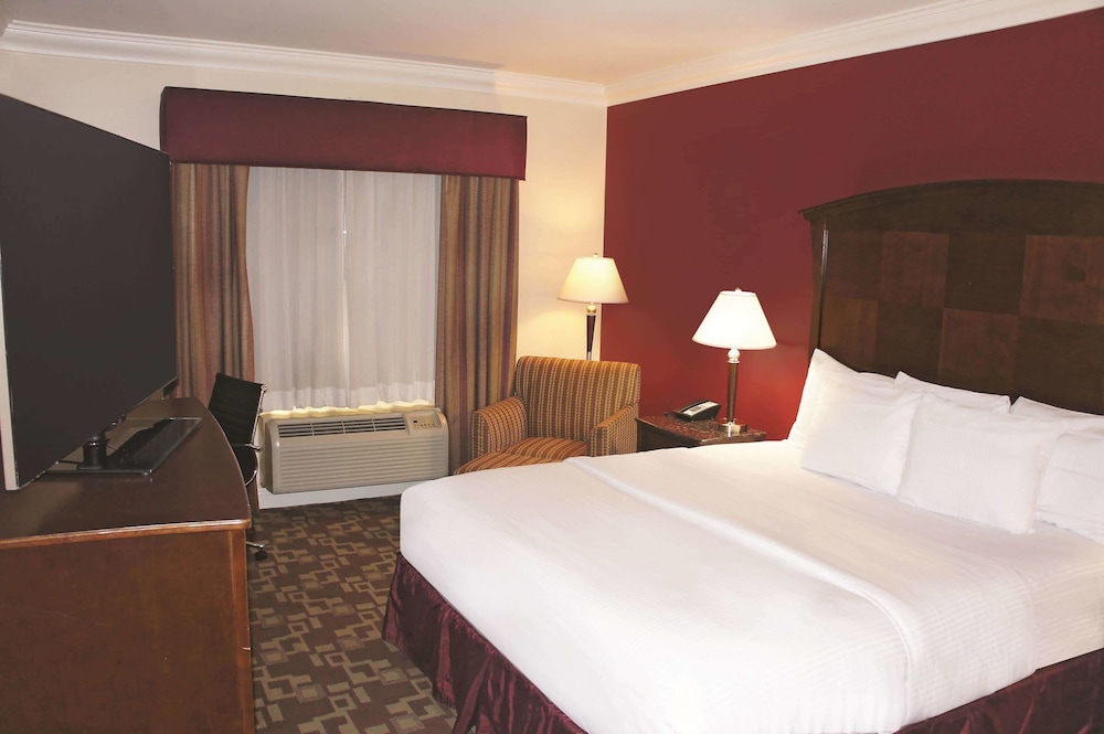 La Quinta Inn Suites Moreno Valley 19/53