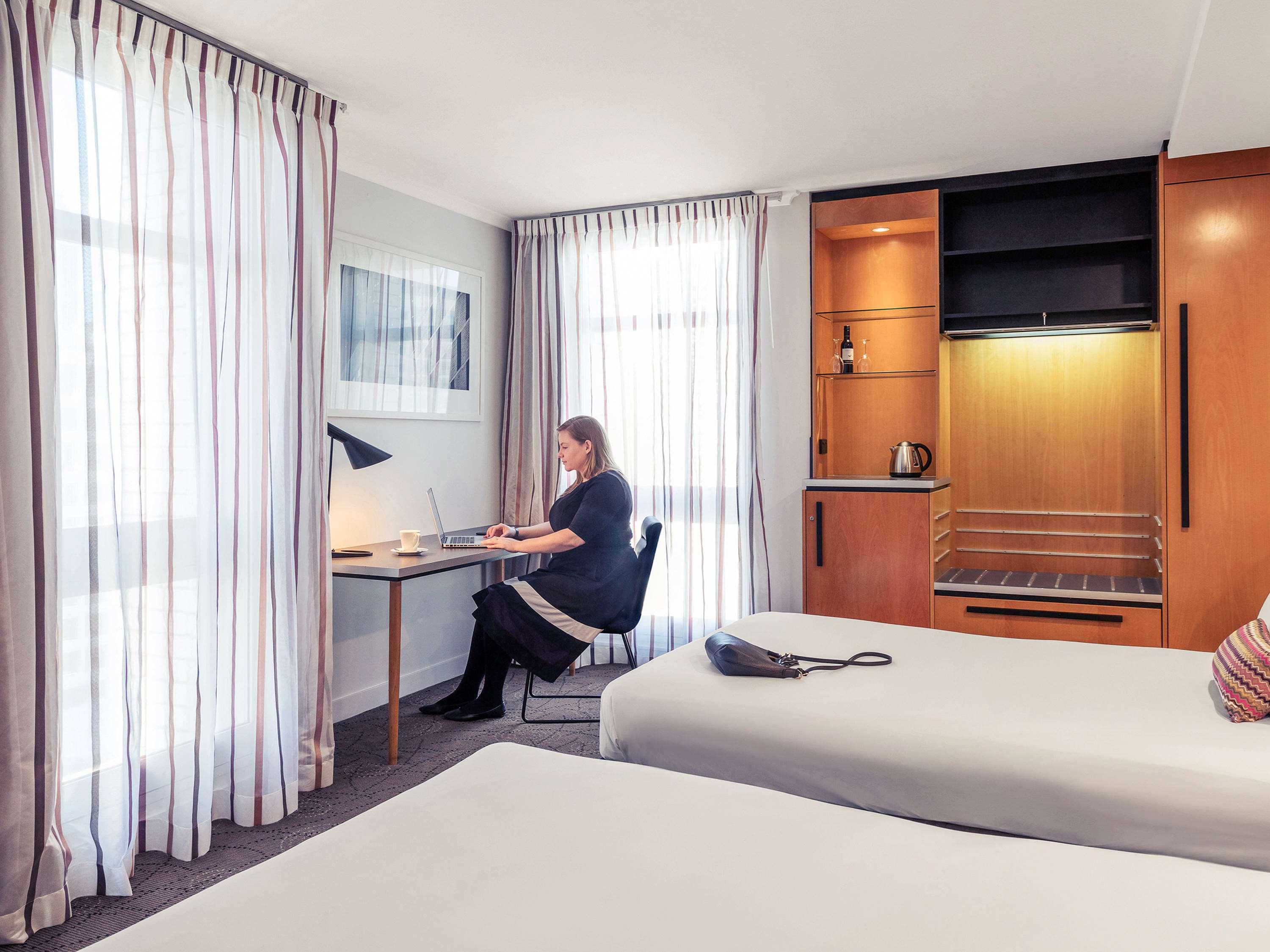 DELUXE, 2 DOUBLE BEDS, CORNER