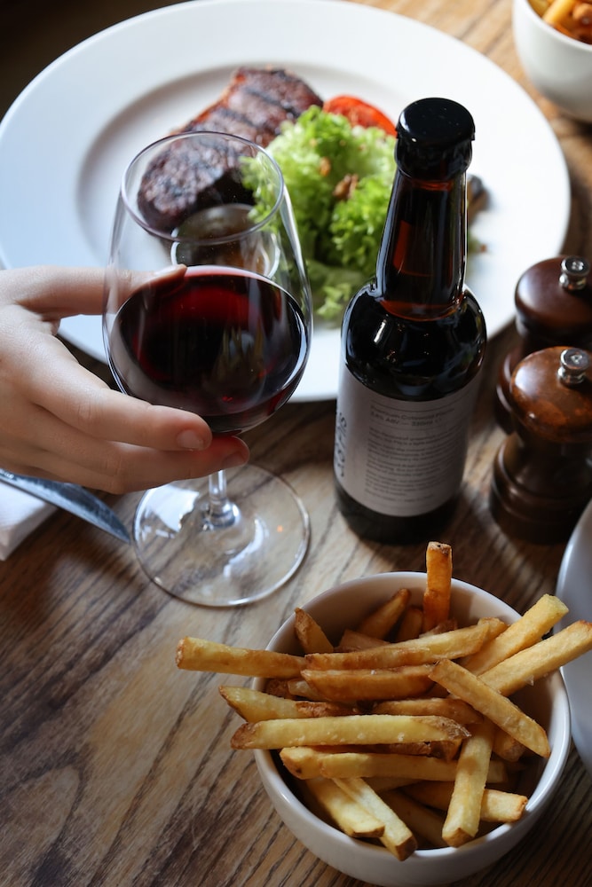 The Porterhouse Grill & Rooms 19/50