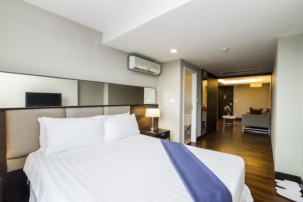 The Narathiwas Hotel and Residence Sathorn Bangkok 17/63
