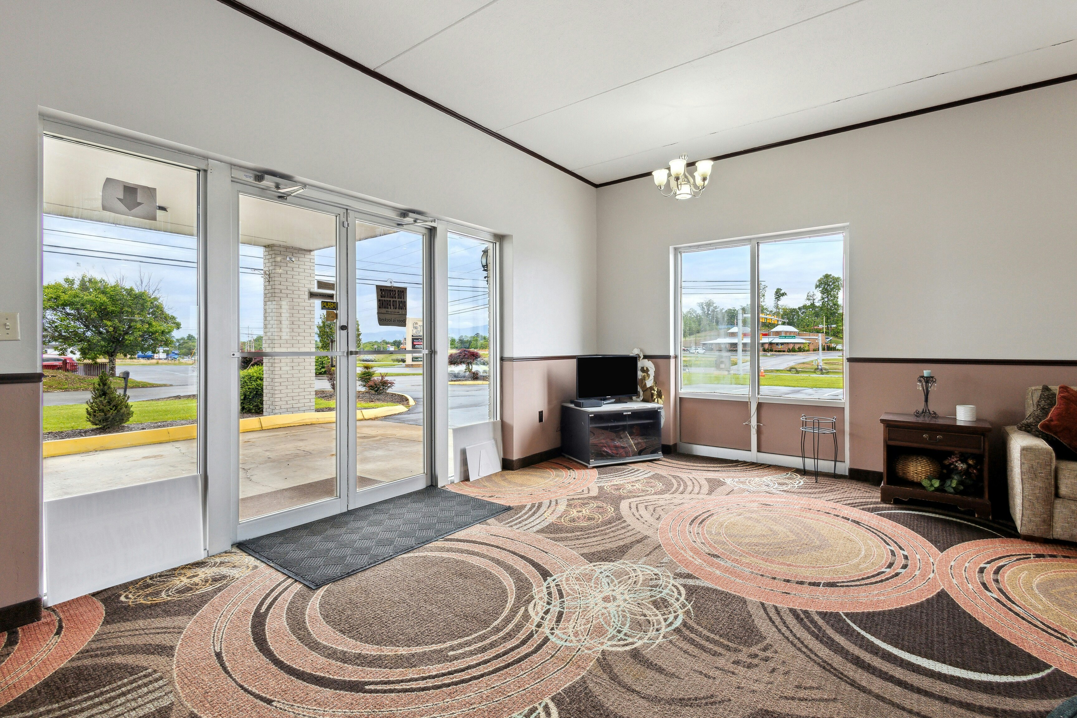 Relax inn by OYO Greeneville Near Hwy US-321 34/40
