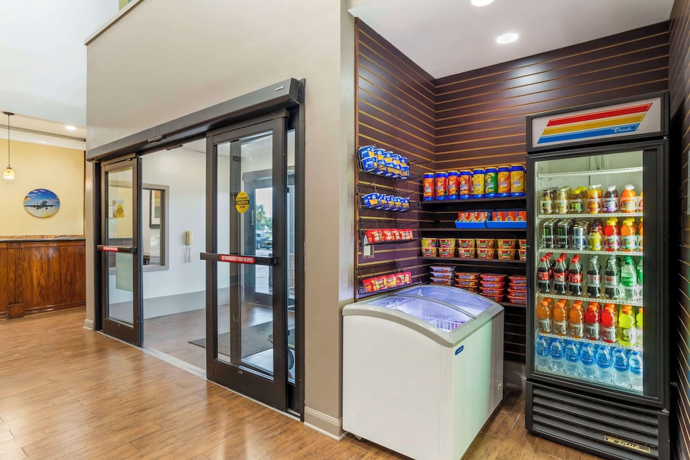 Best Western Plus Hobby Airport Inn and Suites 13/58
