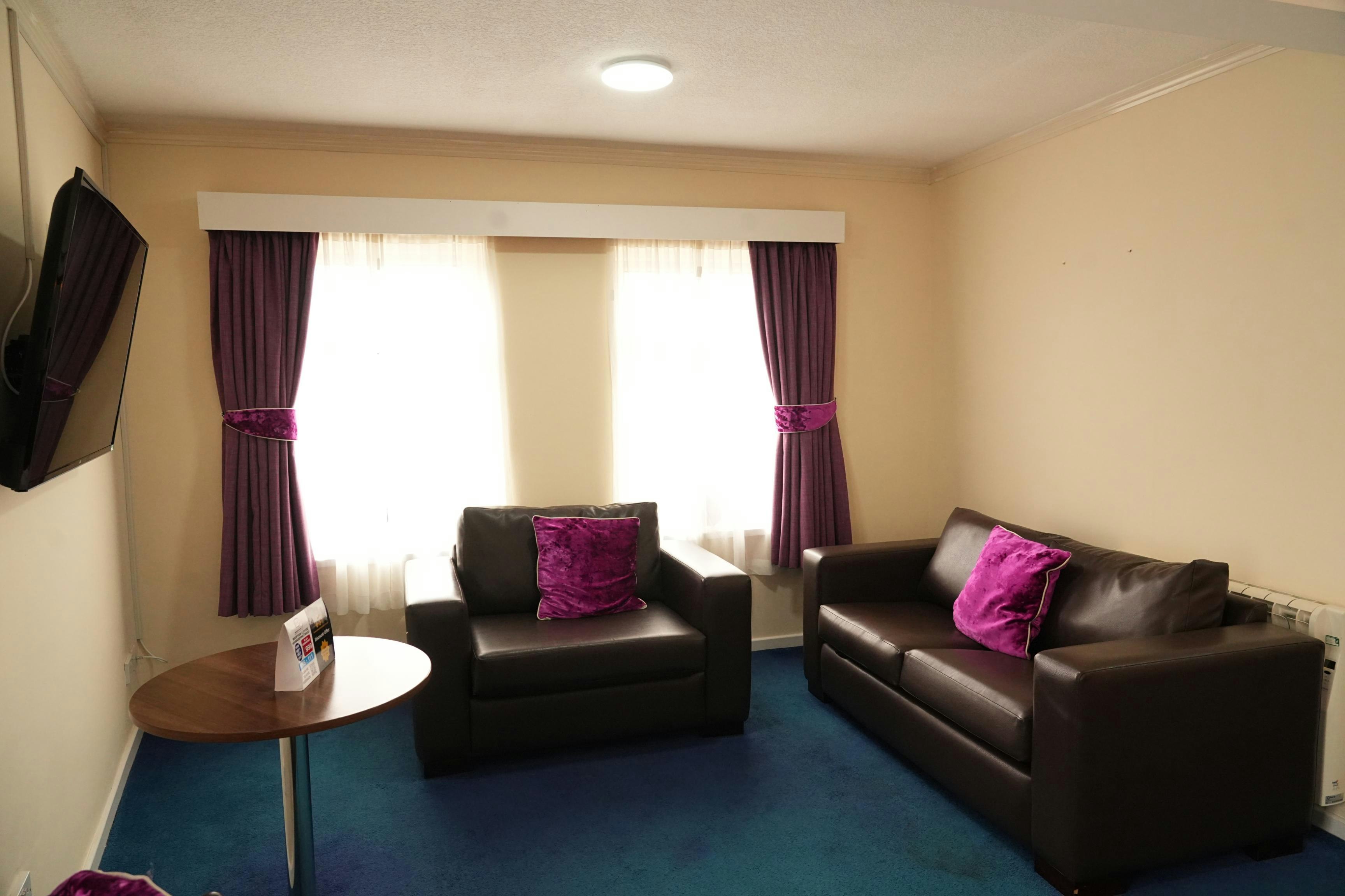 The Continental Hotel, Derby 40/64
