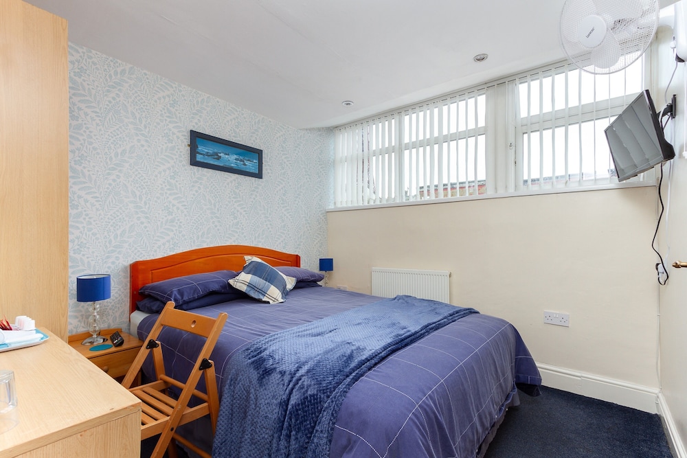 ROOM, DOUBLE BED