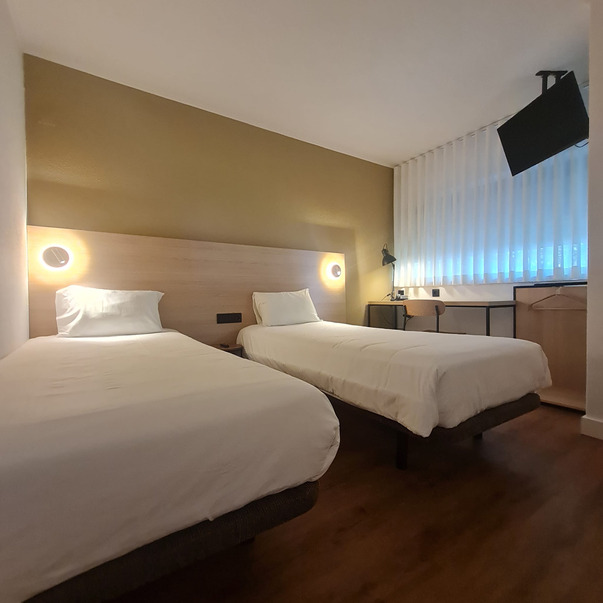 Superior, Twin Beds