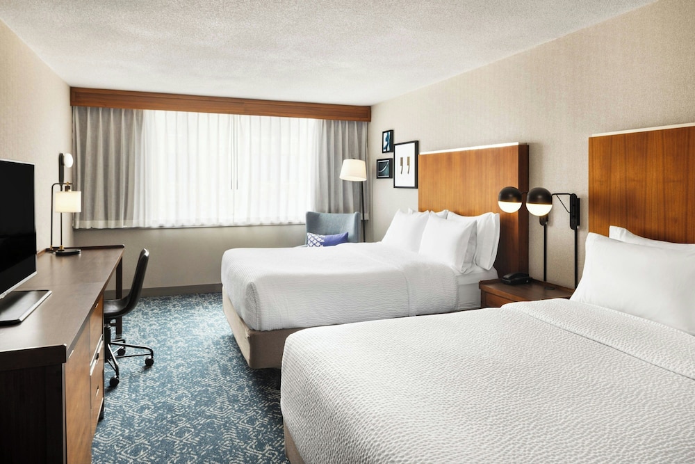 Room, 2 Queen Beds, Four Points by Sheraton Halifax 3/8