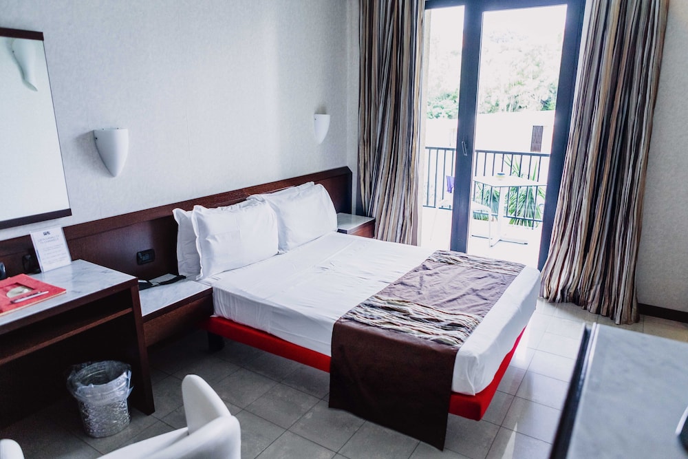 Mare Hotel 11/73