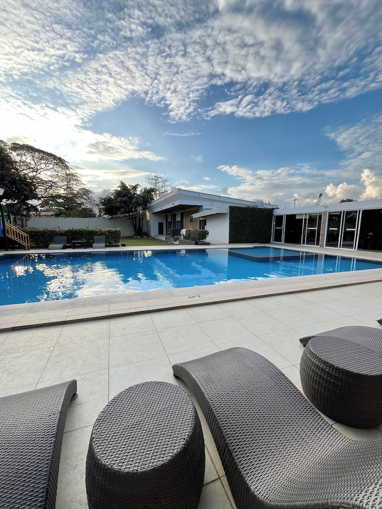 Holiday Suites Hotel Amp Resort 45/50