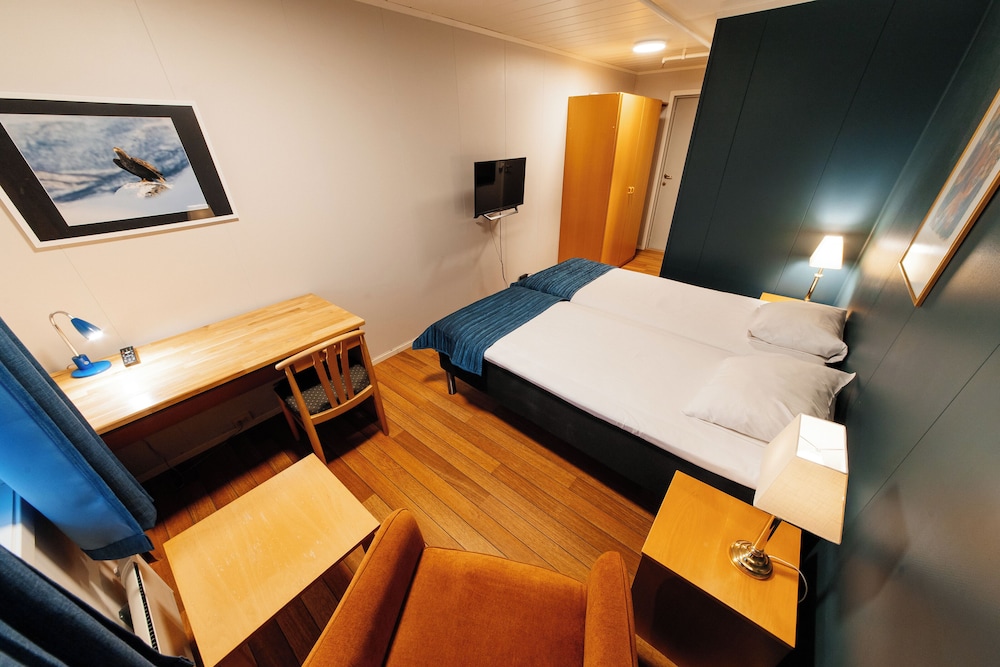 Standard, Twin Beds