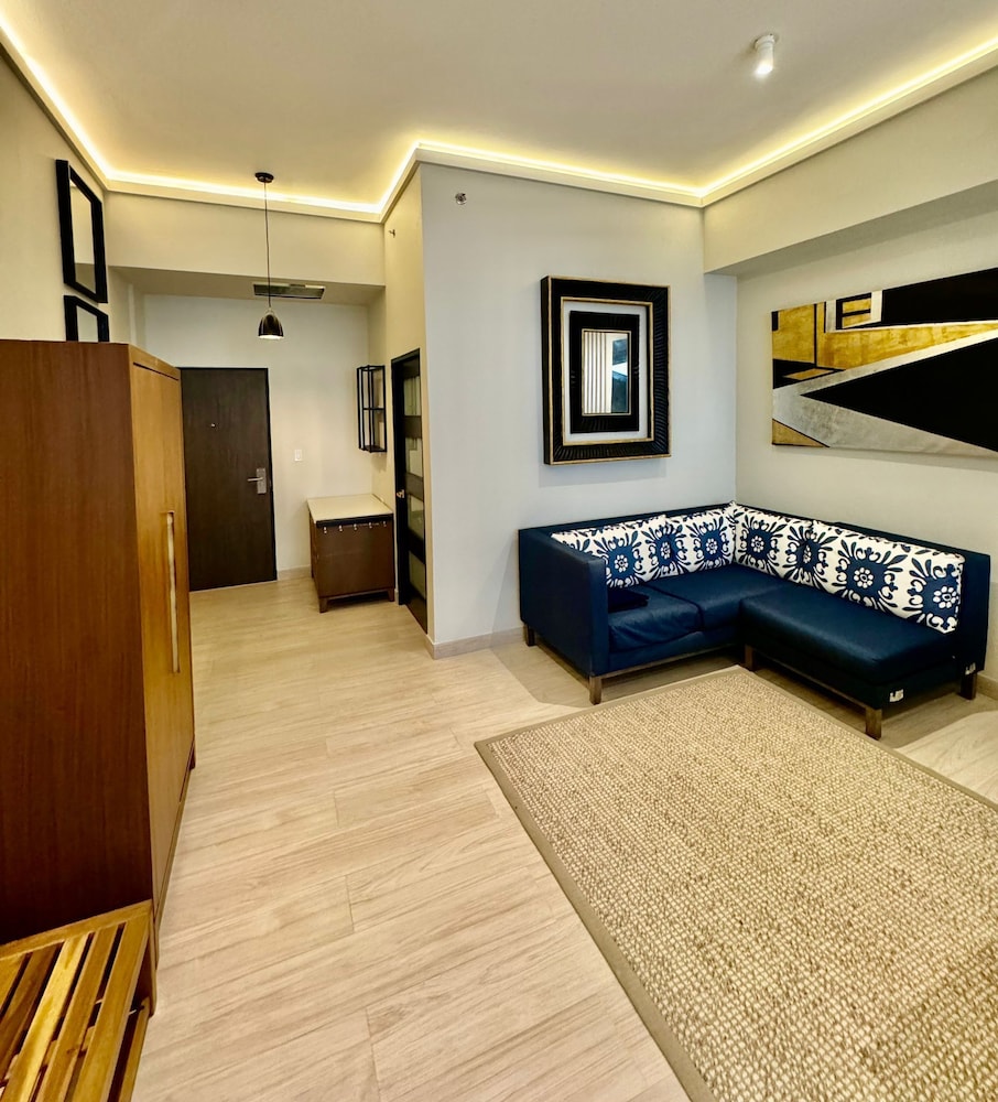 MetroArt Hotel 33/47